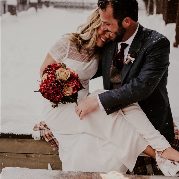 Meet your Posher, Stephanie - Picture 3 of 4